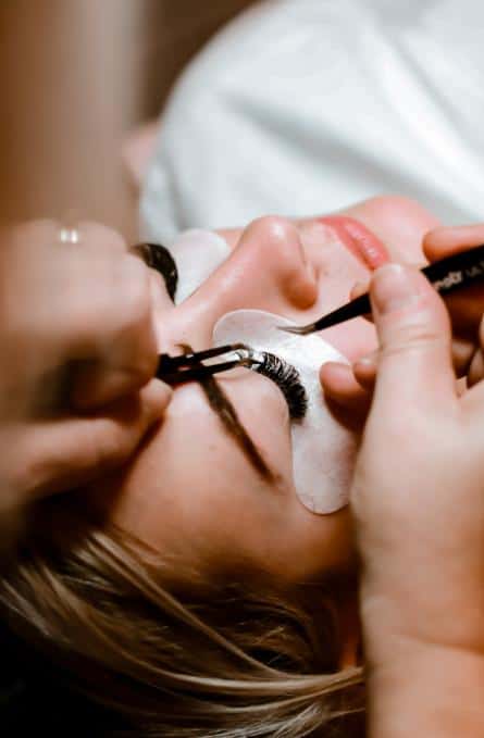 On-going classic lash extensions procedure in Oakville, ON.