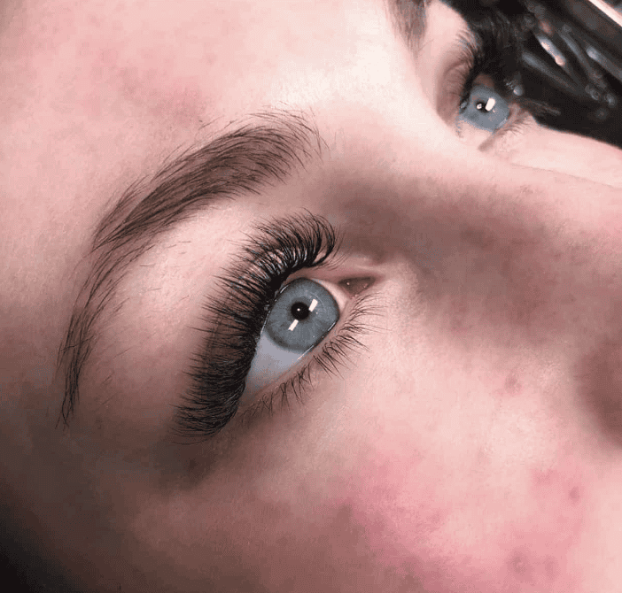 A woman with hybrid lash extensions.